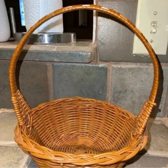 Bohemian Cottage Core Plastic Wicker Basket - Picture 3 of 8